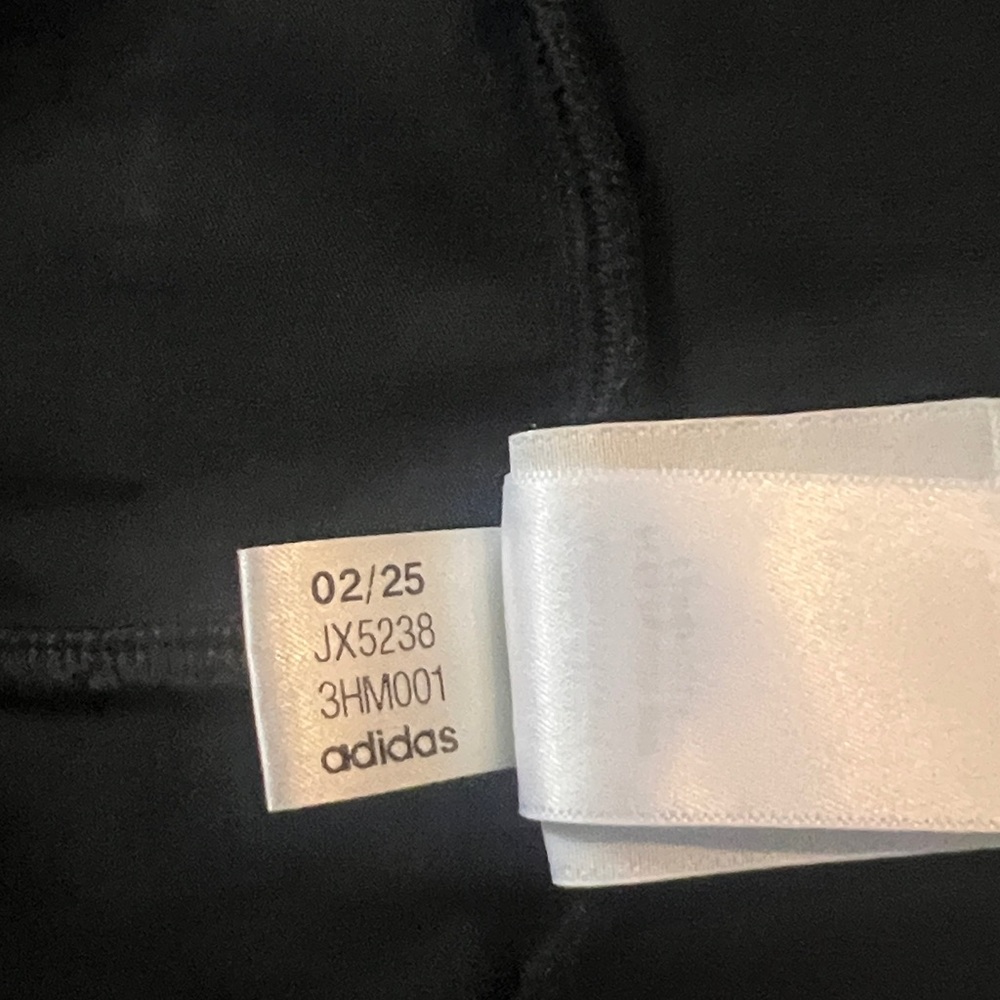 adidas Originals Shorts - Picture 8 of 8